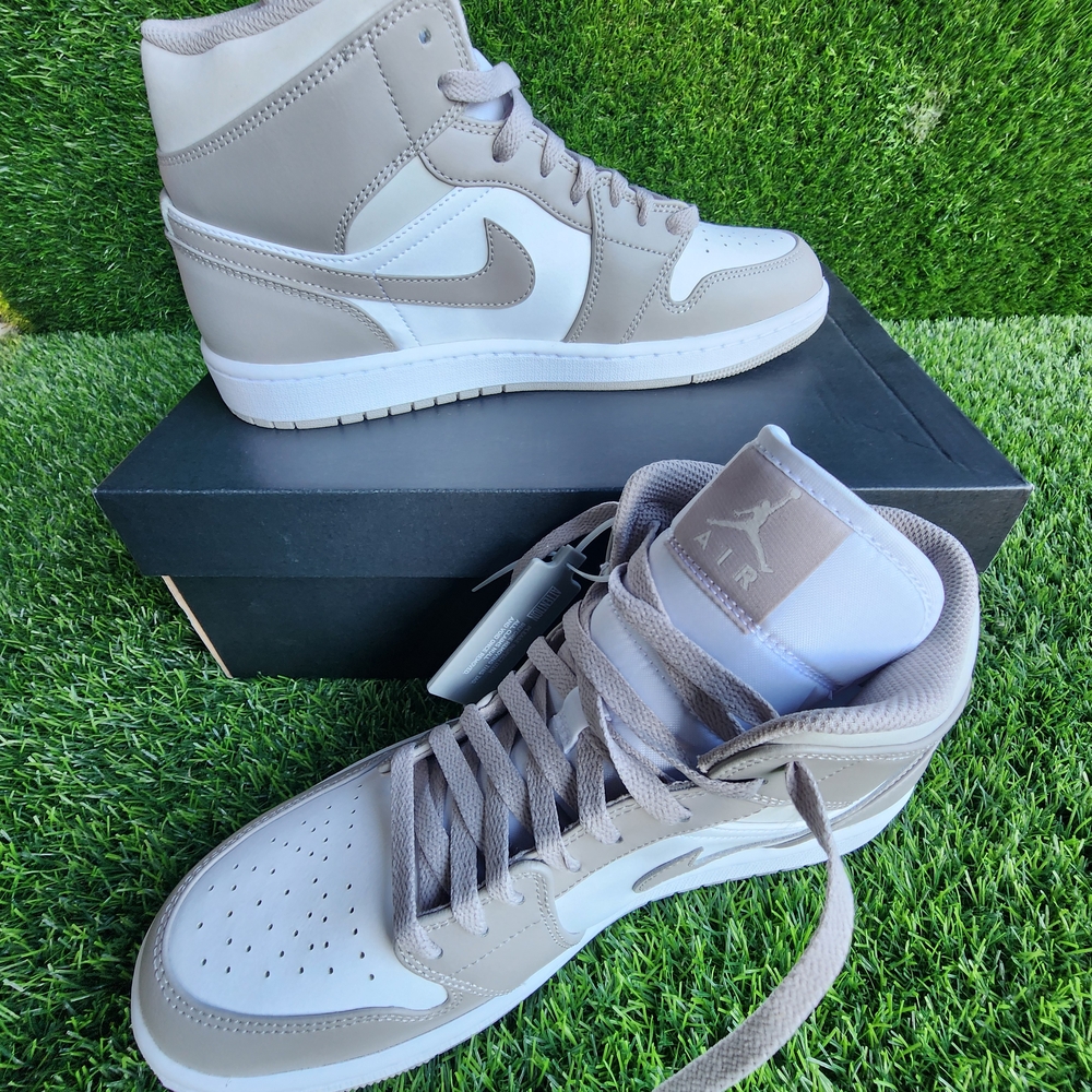 Air Jordan 1 Mid College Grey/Light Bone-White Size 9.5 Men’s